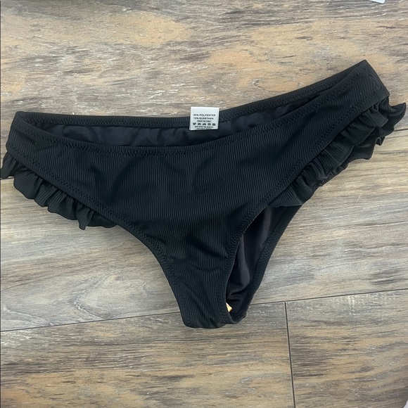 Stylish Black Ruffled Bikini Top - Picture 4 of 5